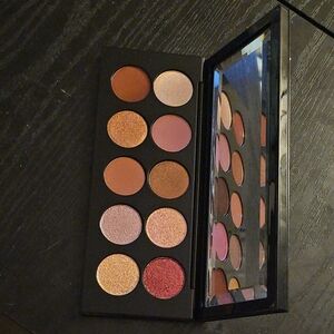 12-Color Eyeshadow Palette - Warm Tones Sunlit Seduction Eyeshadow Palette.